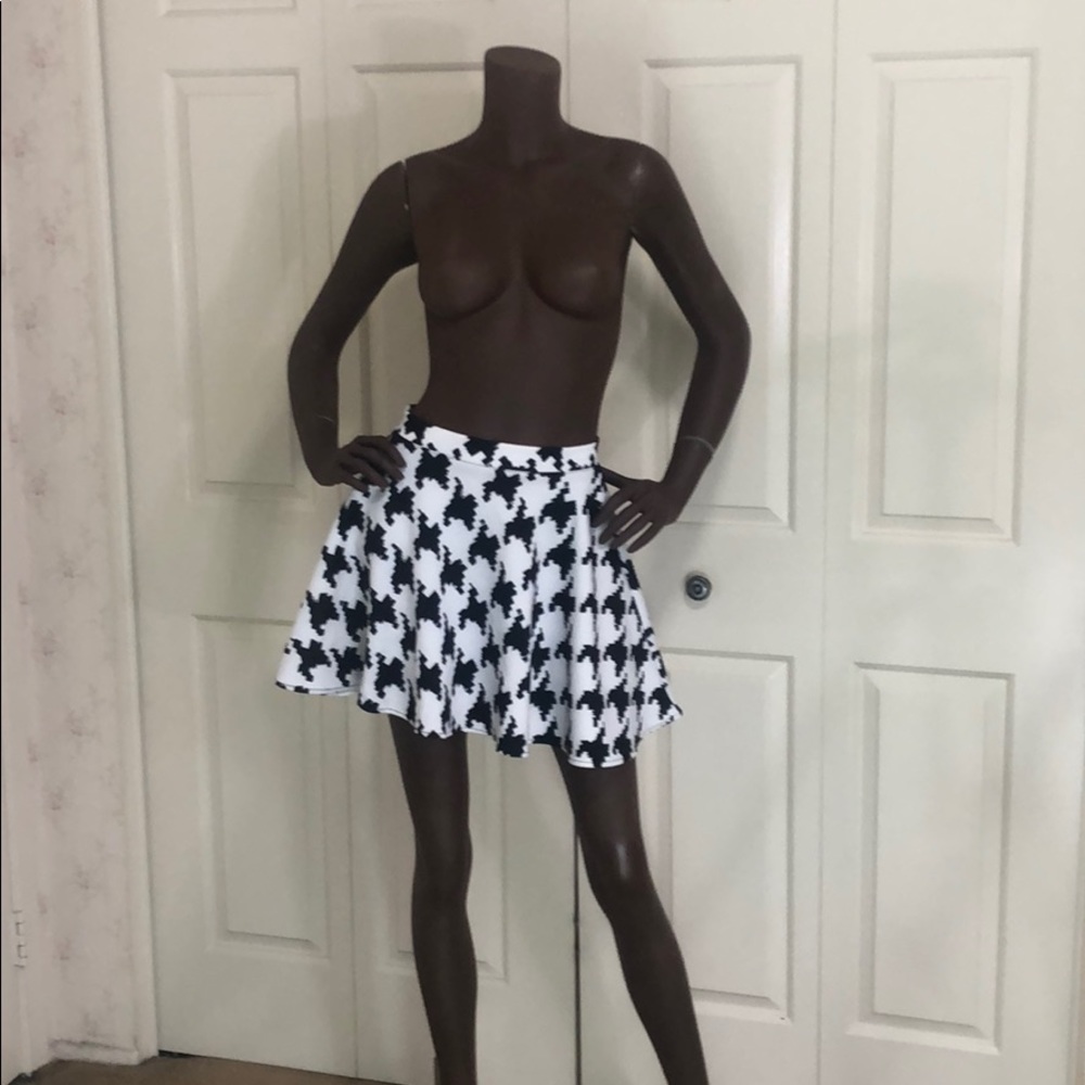 Houndstooth flare skirt